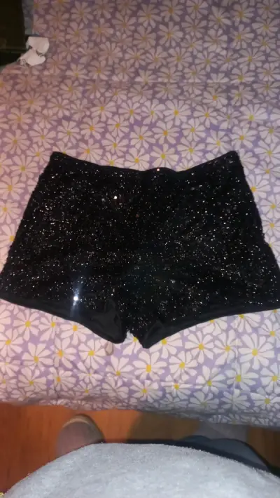 Shorts negros con lentejuelas brillantes - miniatura 1