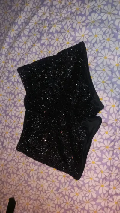 Shorts negros con lentejuelas brillantes - miniatura 2