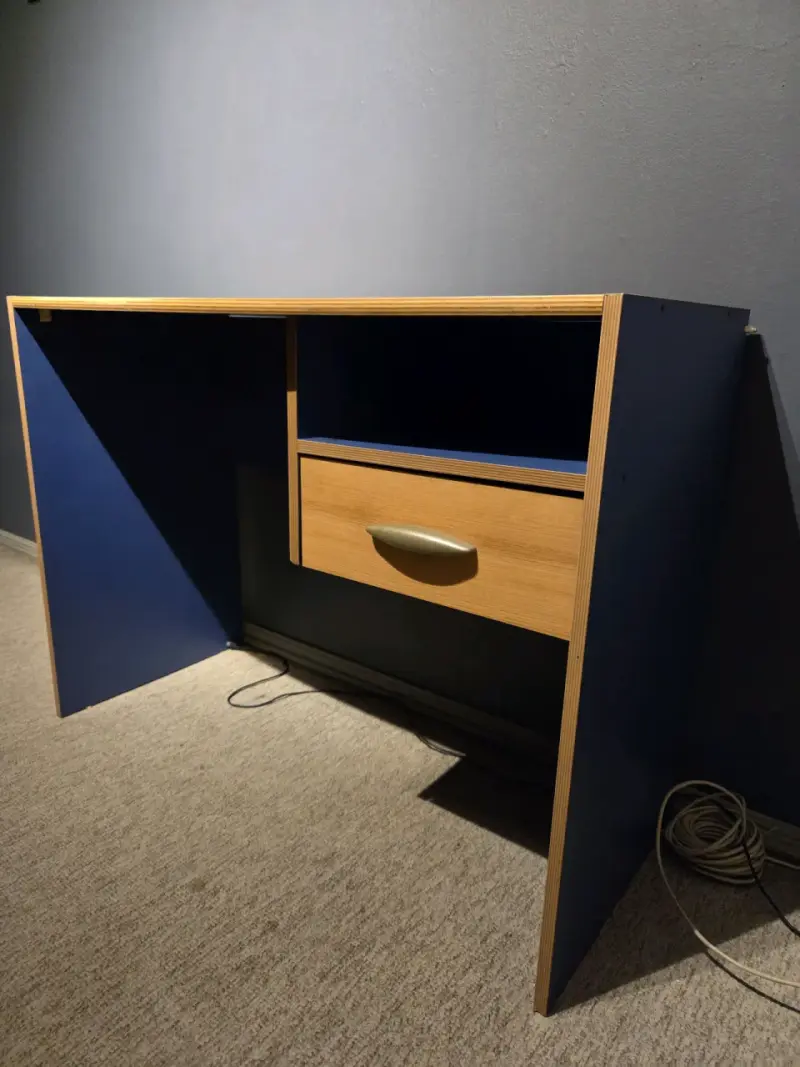 Escritorio de madera con cajón y estante - 4