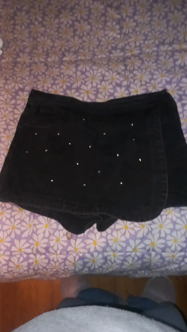 Shorts de mezclilla negros con detalles brillantes - 3