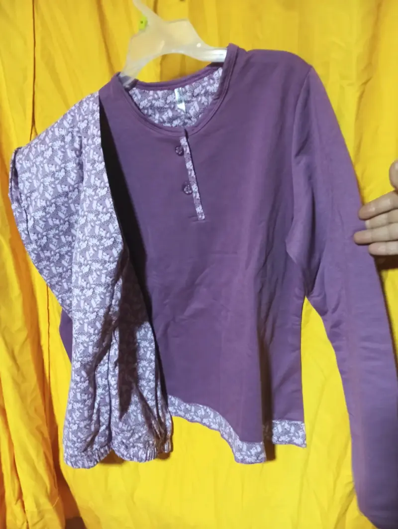 Pijama de mujer con detalles florales - 1