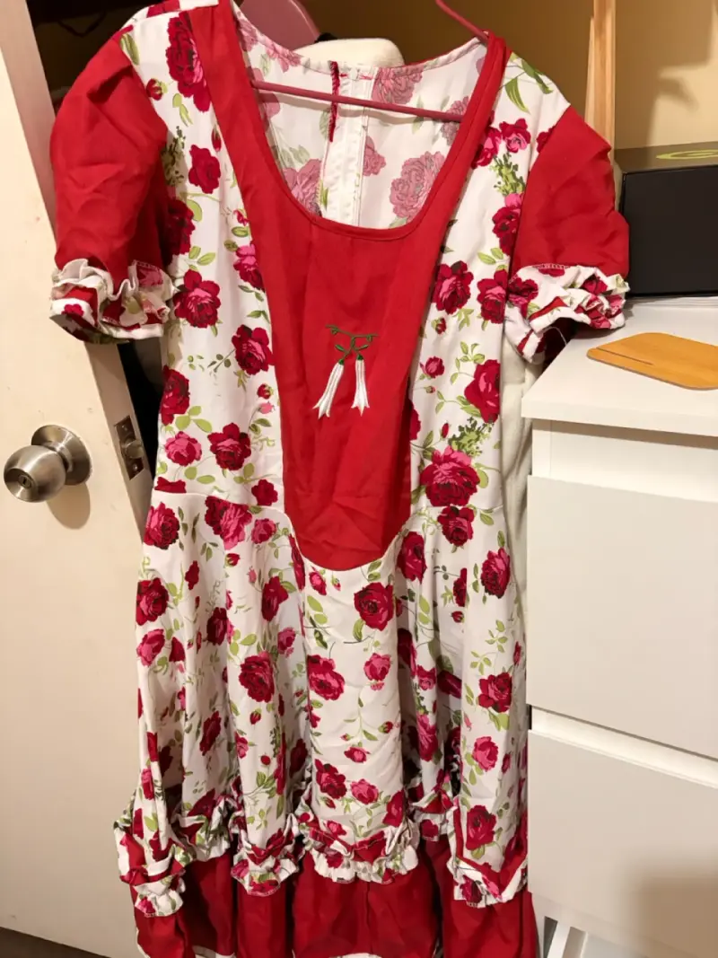Vestido floral rojo y blanco para mujer