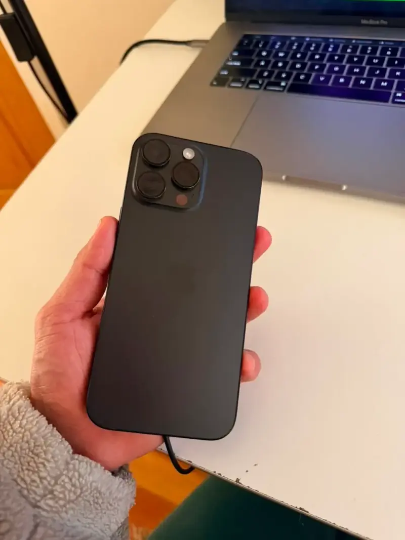 iPhone 16 pro Max, tlf de alta gama en buen estado - 2