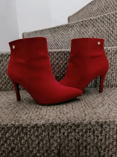 Botines rojos de tacón alto - miniatura 1