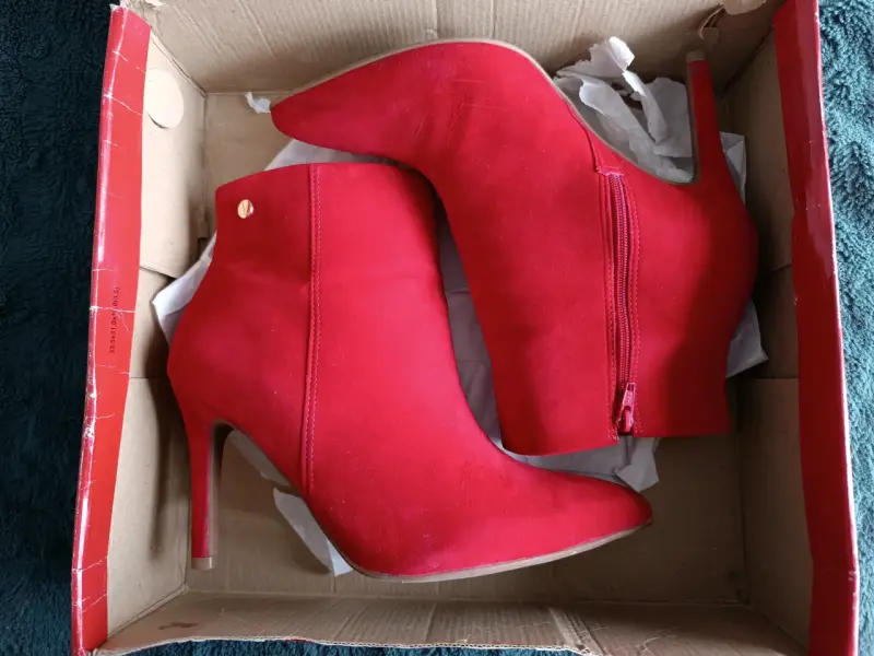 Botines rojos de tacón alto - 2