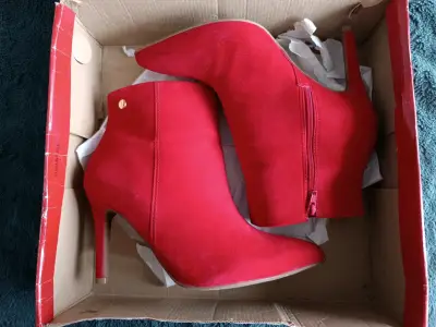Botines rojos de tacón alto - miniatura 2