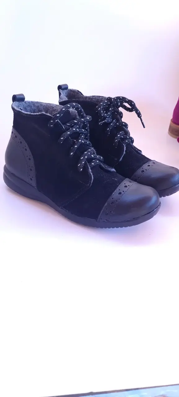 Botines negros de reno y cuero para mujer