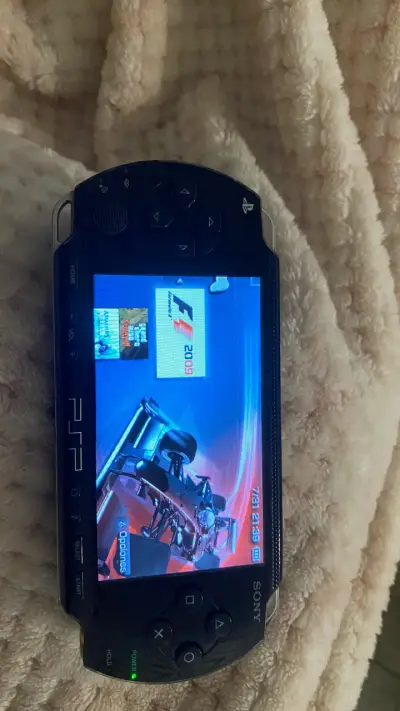 Consola portátil Sony PSP en buen estado - miniatura 2