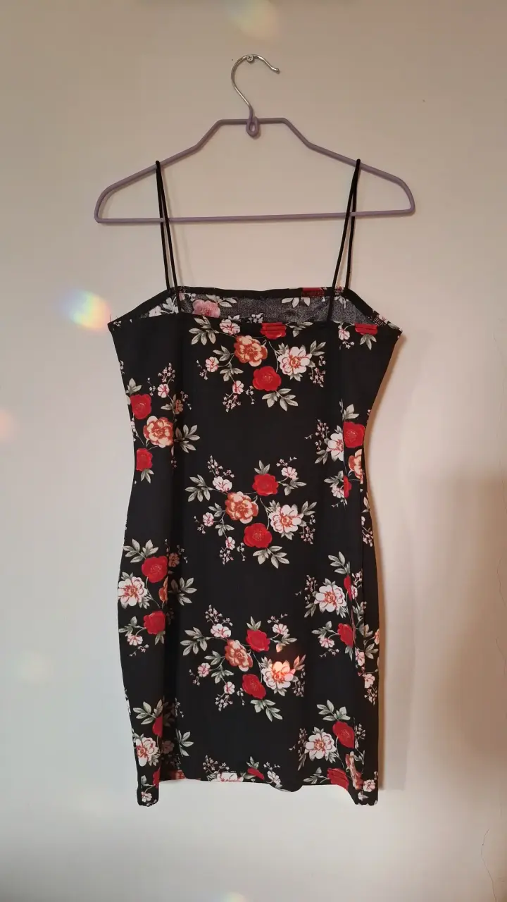 Vestido Shein Negro flores con tirantes