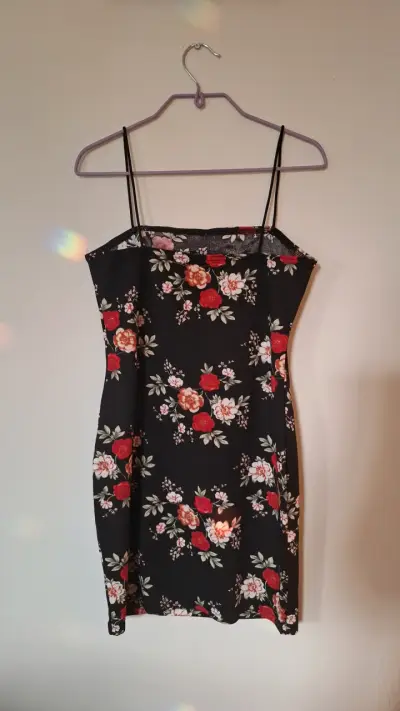 Vestido Shein Negro flores con tirantes - miniatura 1