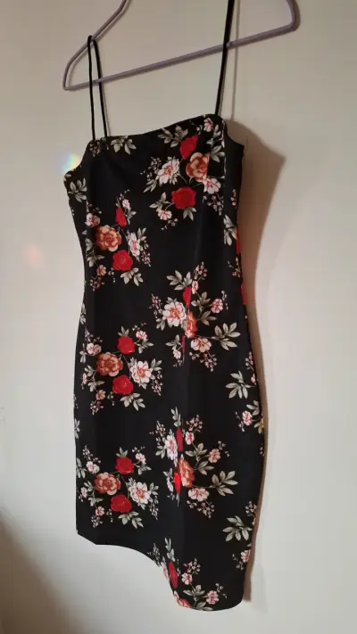 Vestido Shein Negro flores con tirantes - miniatura 2