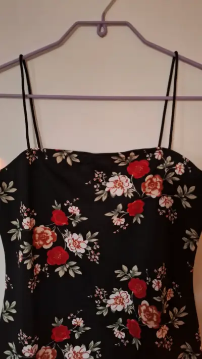 Vestido Shein Negro flores con tirantes - miniatura 3
