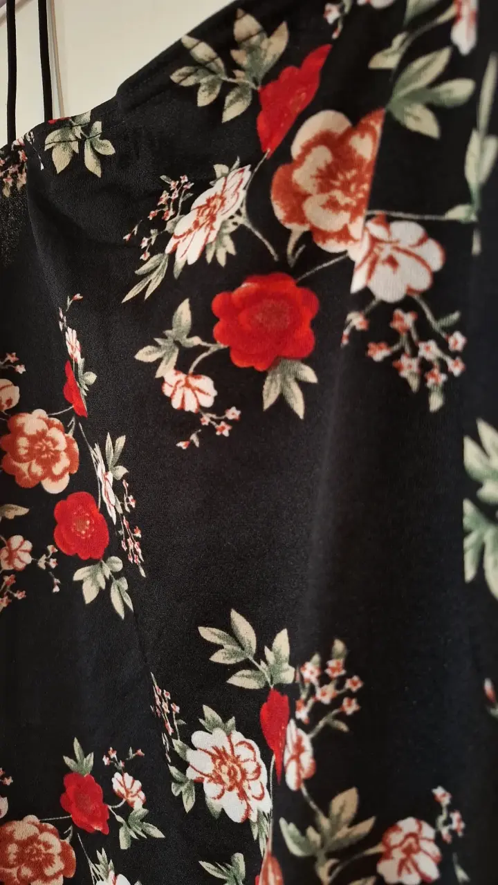 Vestido Shein Negro flores con tirantes - 5