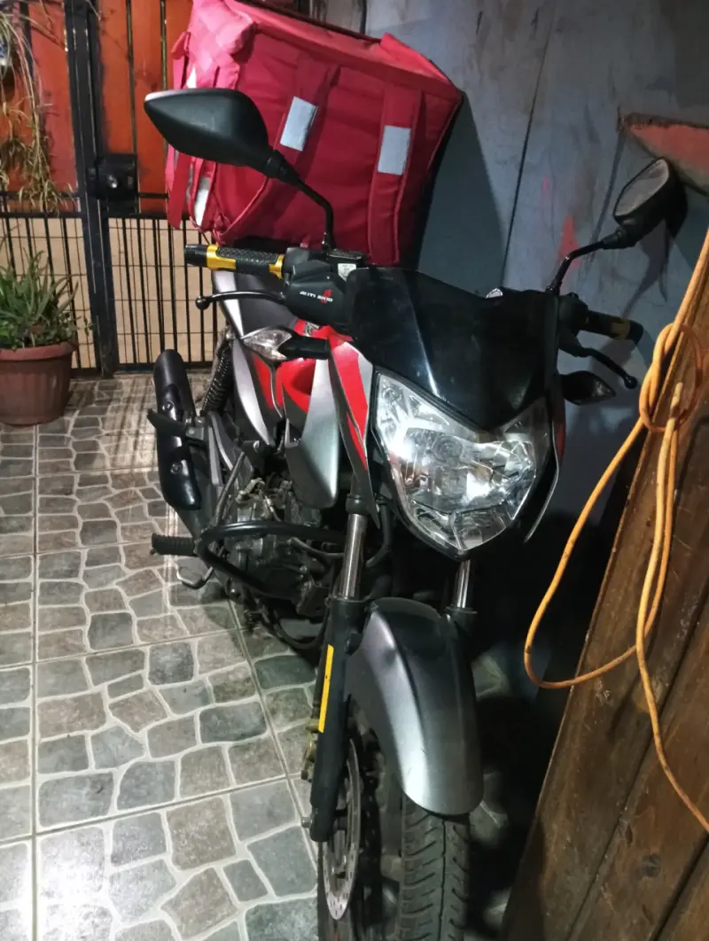 Motocicleta pulsar bajaj - 1