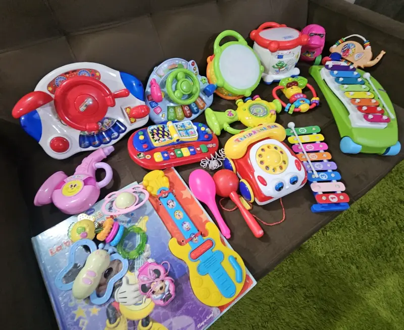 Juguetes musicales infantiles variados - 1