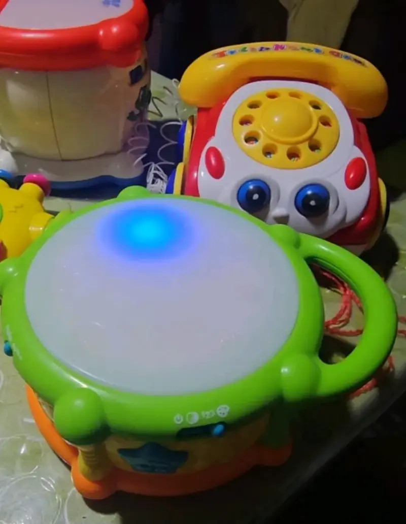Juguetes musicales infantiles variados - 2