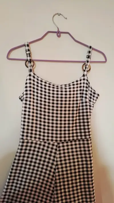 Enterito de cuadros blanco y negro con tirantes ajustables - miniatura 1