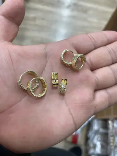 Aros baño en oro con circonitas brillantes - miniatura 1