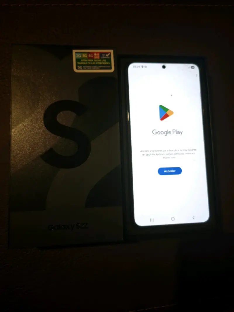 Samsung Galaxy S22 con caja y 5G - 1