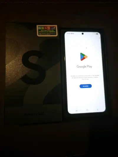 Samsung Galaxy S22 con caja y 5G - miniatura 1