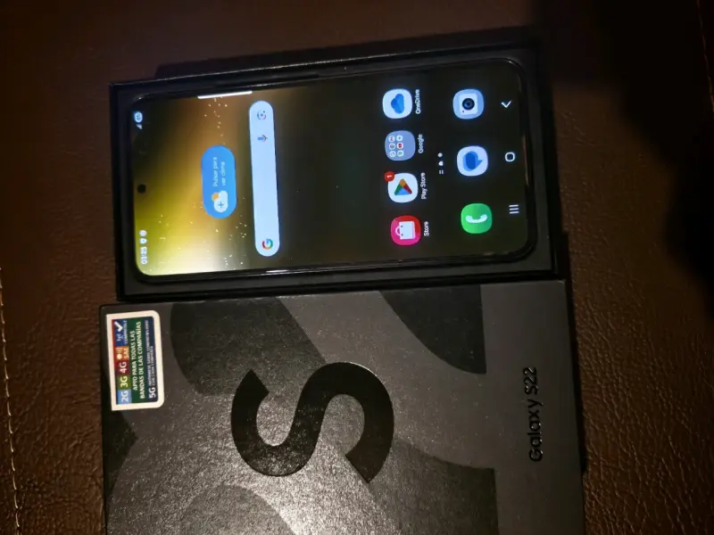 Samsung Galaxy S22 con caja y 5G - 2