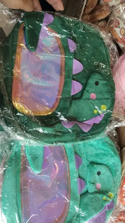 Mochila infantil dinosaurio verde y rosa - miniatura 3