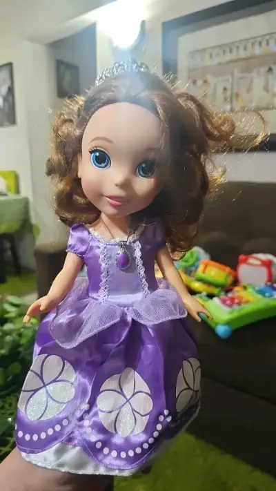 Muñeca Princesa Sofía con Vestido Morado - miniatura 1
