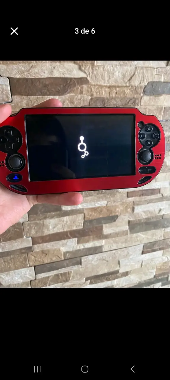 Consola portátil PS Vita roja en buen estado - 2