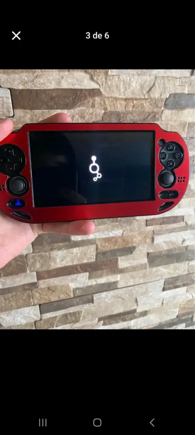 Consola portátil PS Vita roja en buen estado - miniatura 2