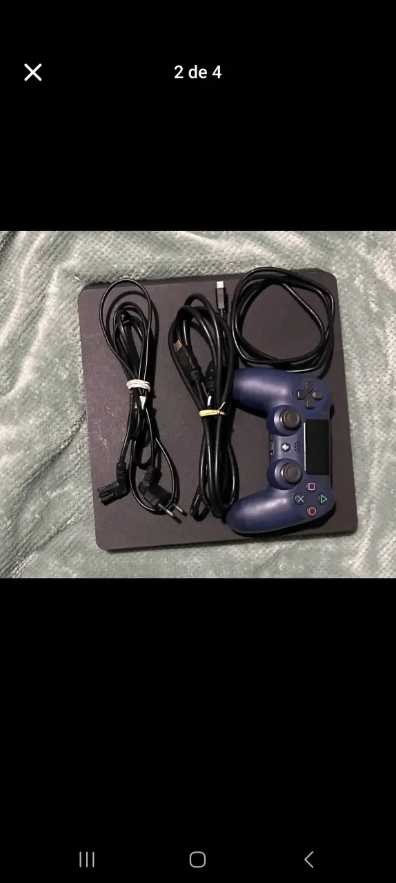 Consola PlayStation 4 con control y cables