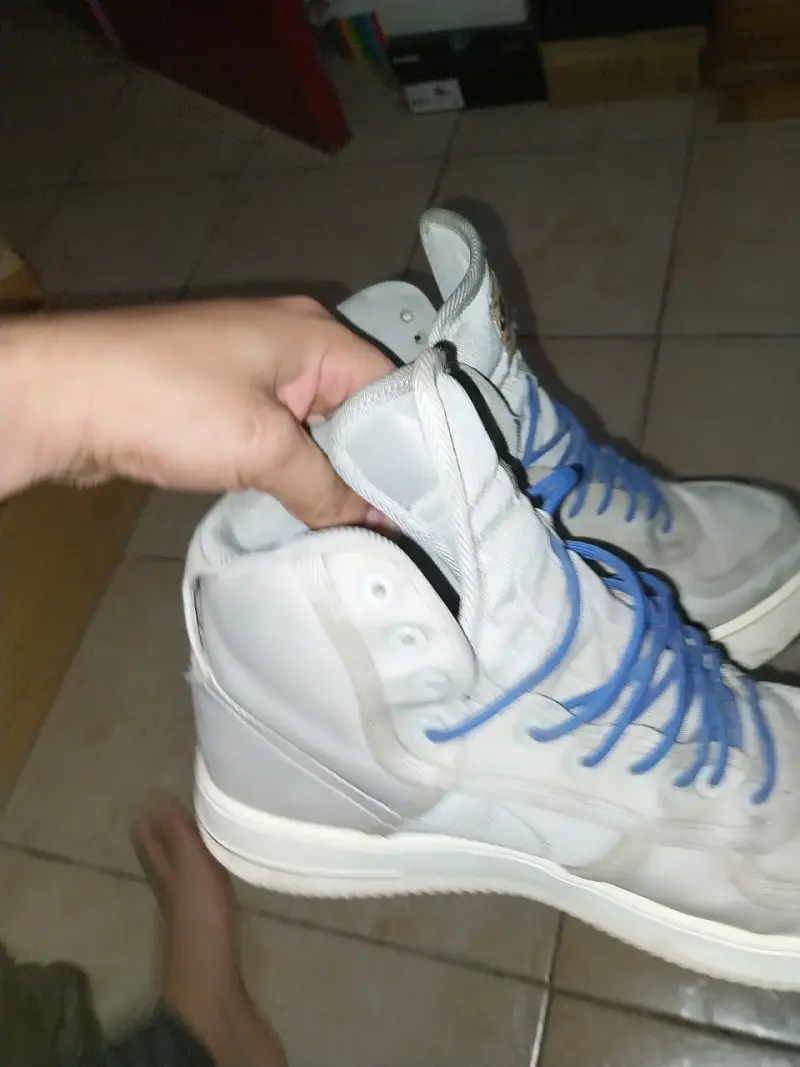 Zapatillas altas grises con cordones azules - 2