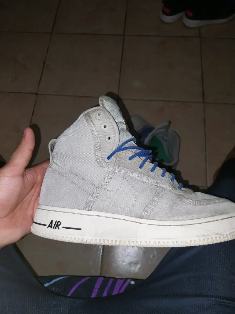 Zapatillas altas grises con cordones azules - 5