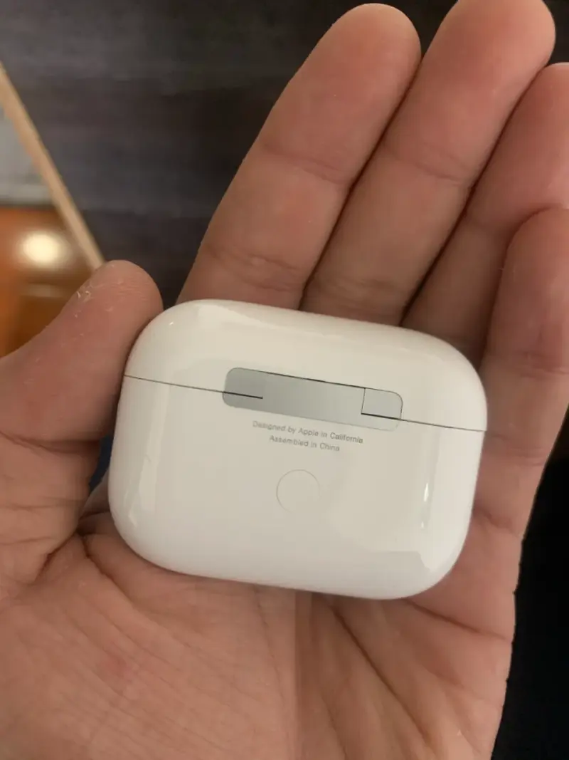 Audifonos estilo AirPods Pro con estuche de carga - 4