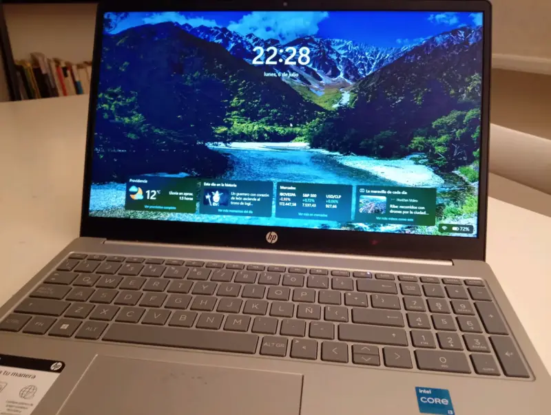 Laptop HP con Intel Core i5 en buen estado - 1