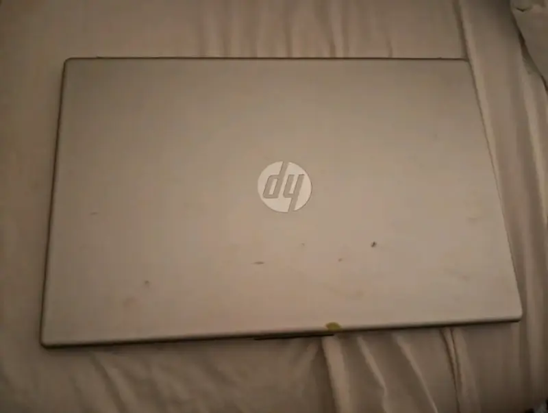 Laptop HP con Intel Core i5 en buen estado - 3