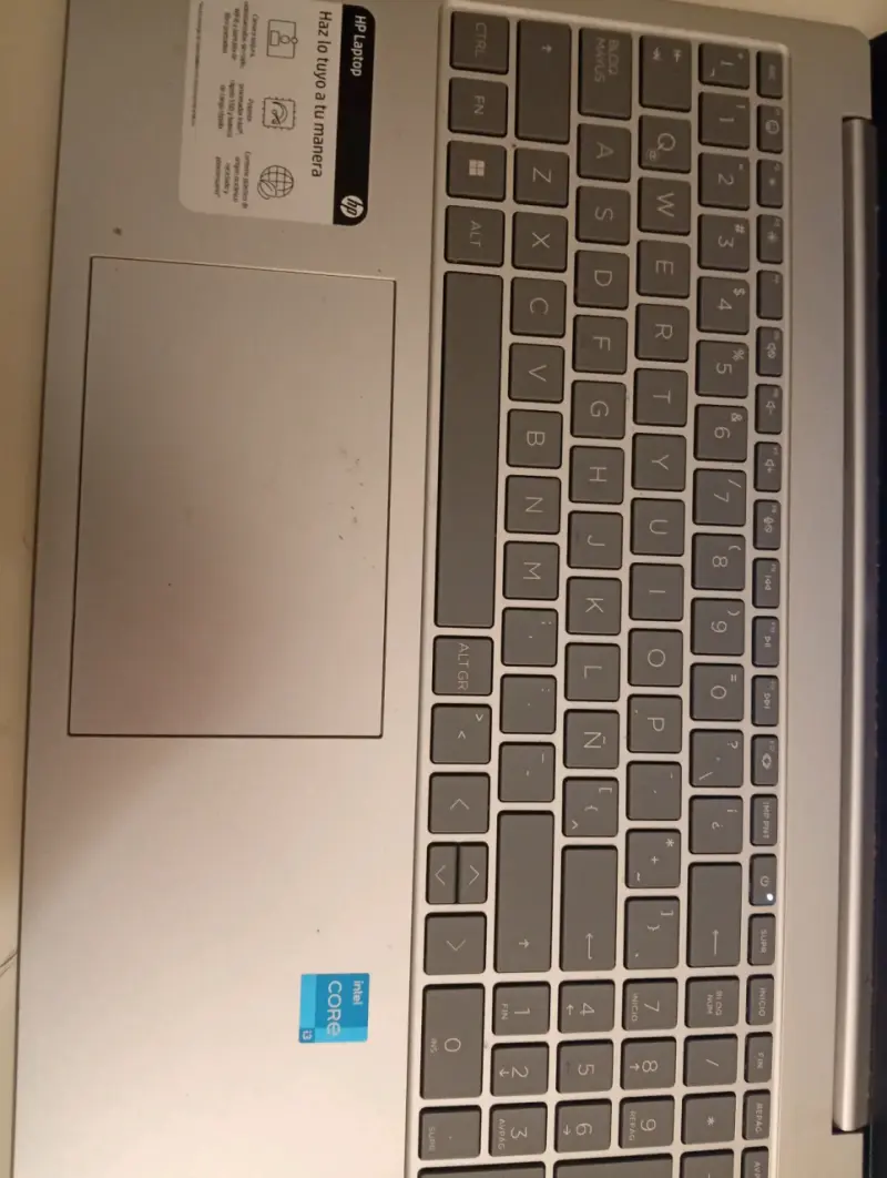 Laptop HP con Intel Core i5 en buen estado - 5