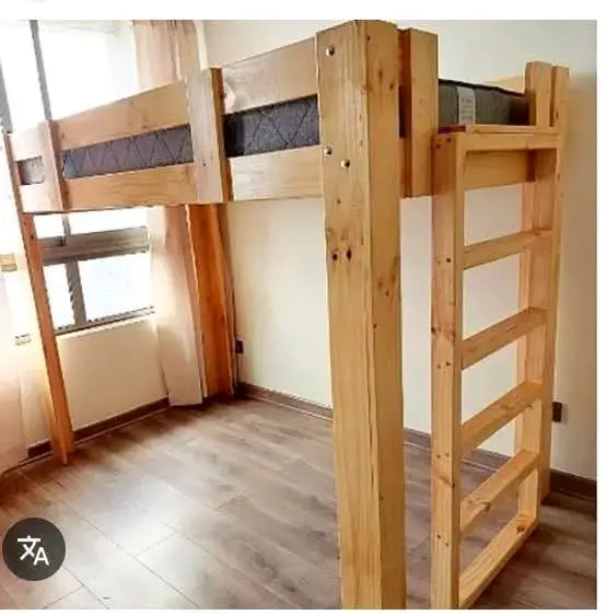 Cama alta de madera para dormitorio