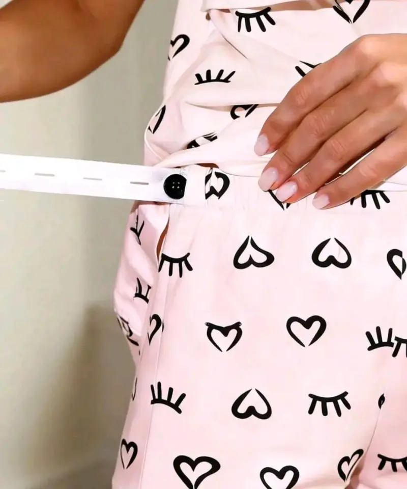 Pijama de maternidad rosa con estampado de corazones - 2