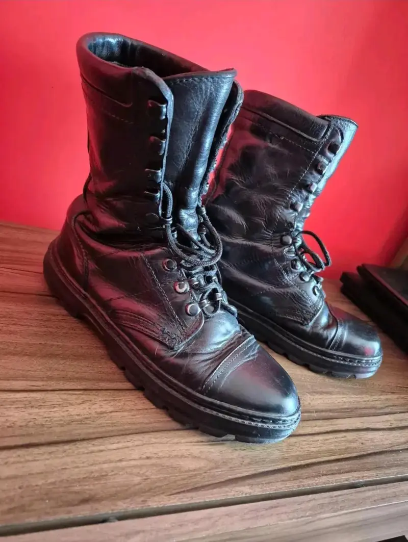 Botas de cuero negro para hombre