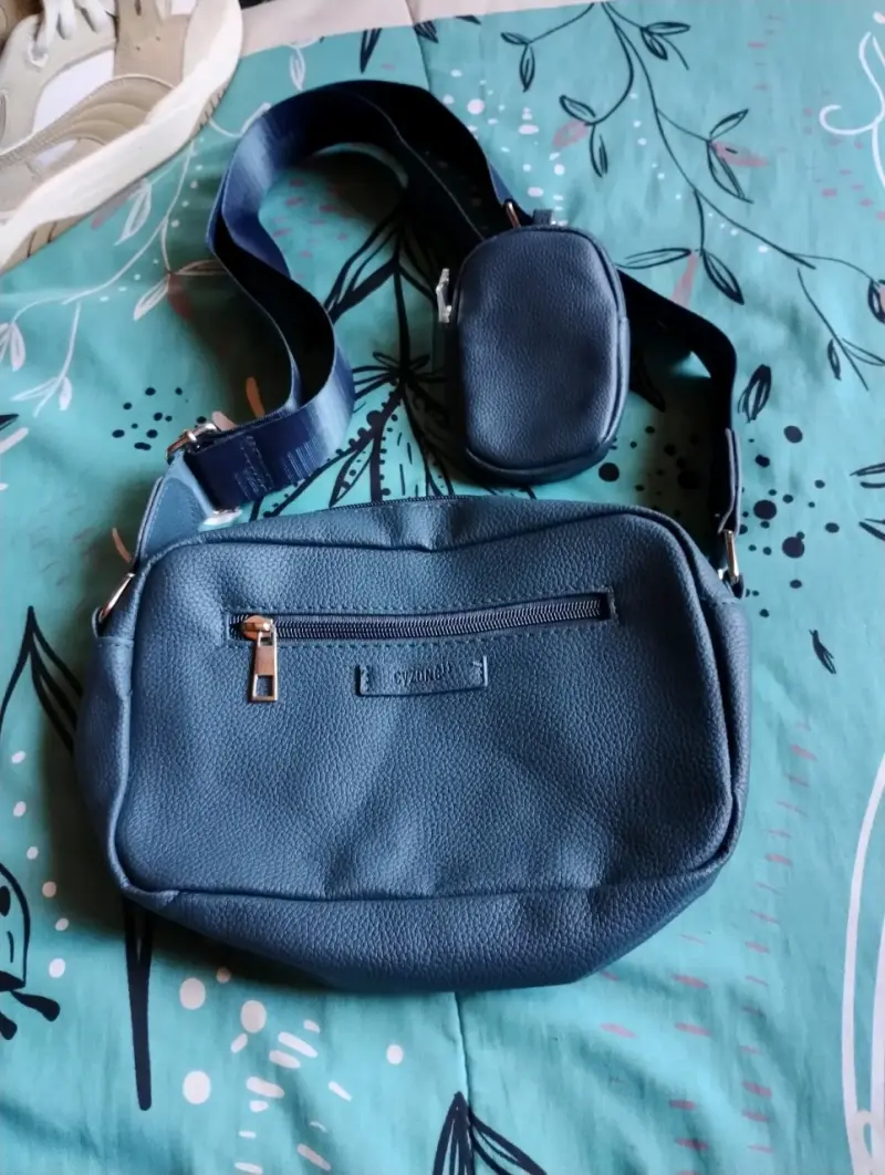 Riñonera azul con bolsillo adicional