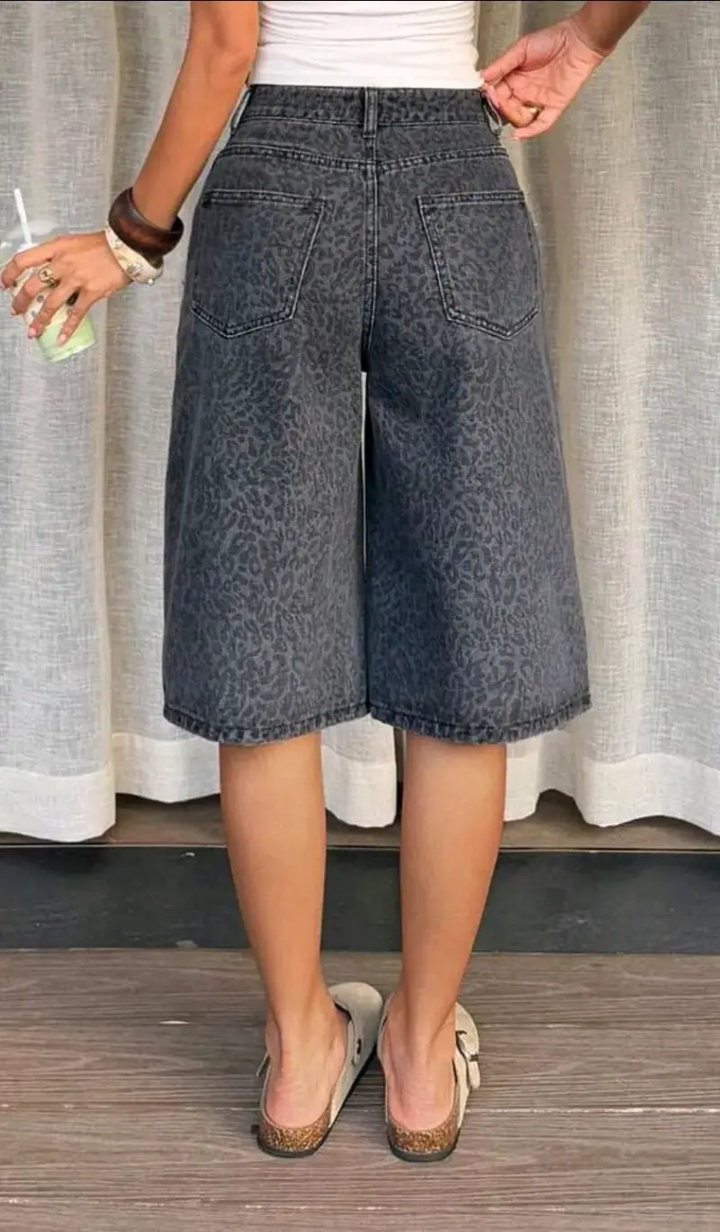 Bermudas de mezclilla con estampado animal print - 4