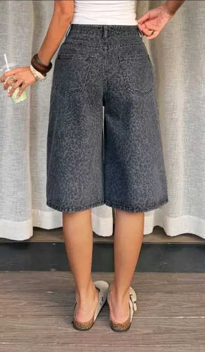 Bermudas de mezclilla con estampado animal print - miniatura 4