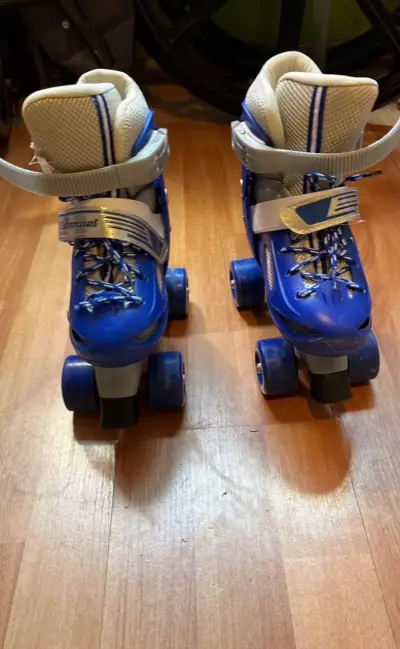 Patines de cuatro ruedas azules para niños - miniatura 1