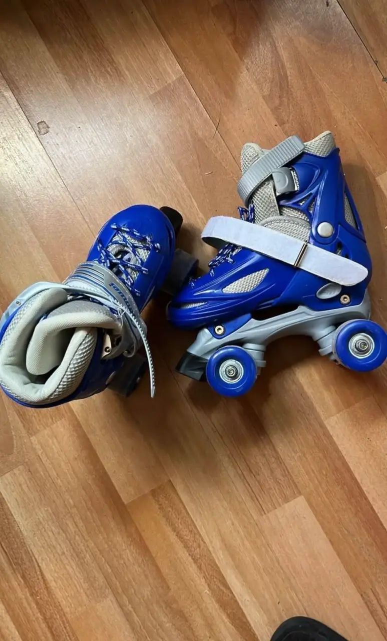 Patines de cuatro ruedas azules para niños - 2