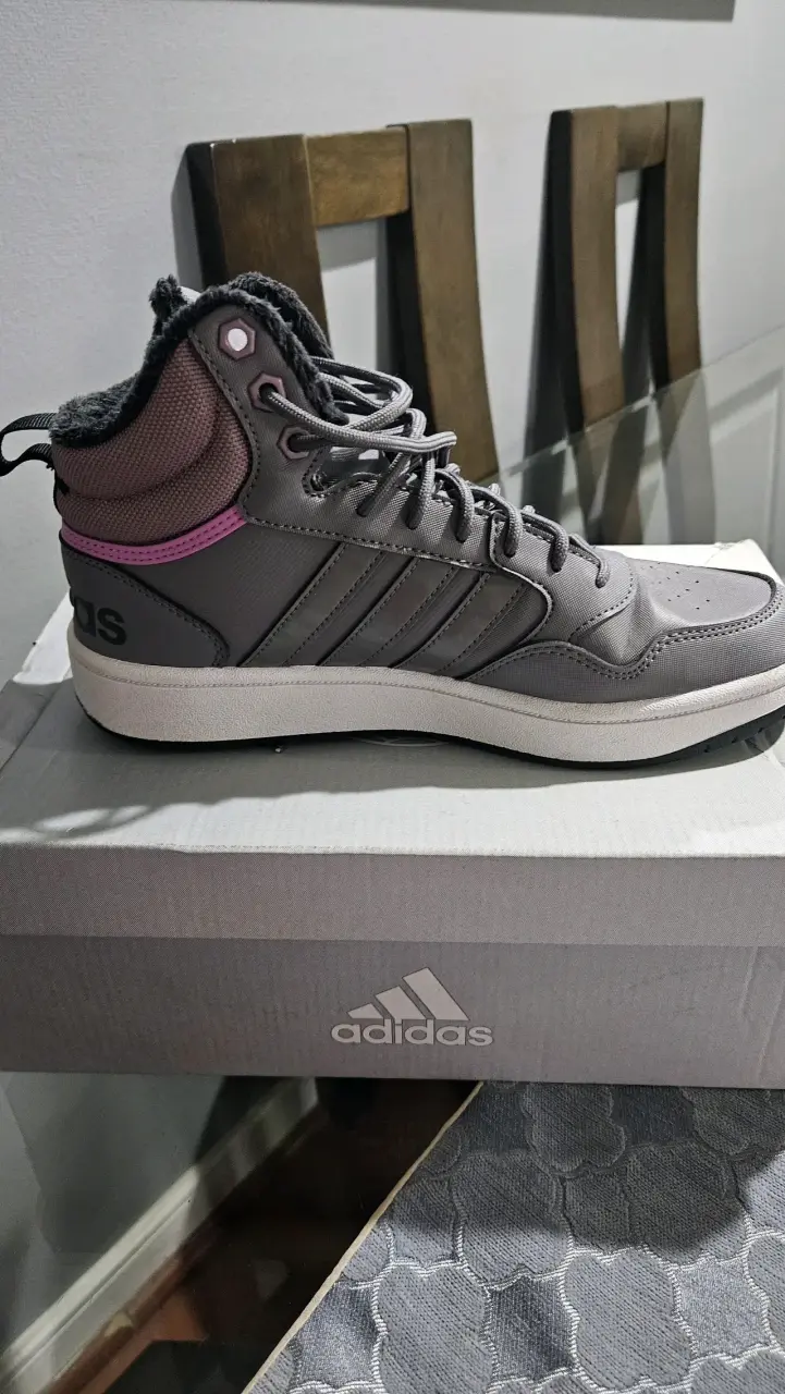 Zapatillas deportivas Adidas grises con forro interior - 1
