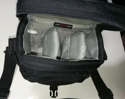 Bolso para cámara Lowepro Nova 1- AW negro - miniatura 1