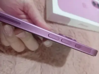 iPhone 16 128gb en color rosa en caja. - miniatura 2
