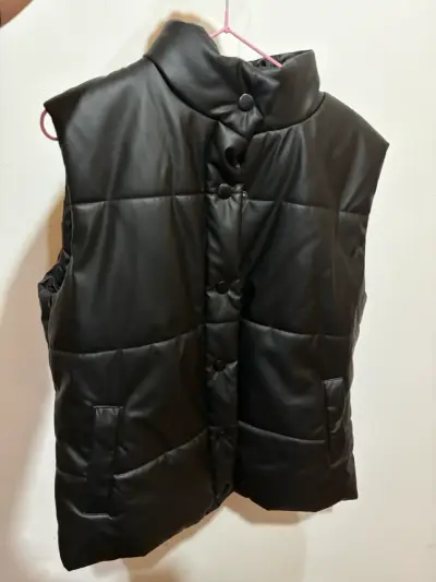 Parka acolchada negro sin mangas . - miniatura 1