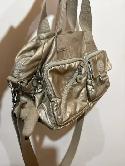 Bolso Kipling dorado con múltiples bolsillos - miniatura 2