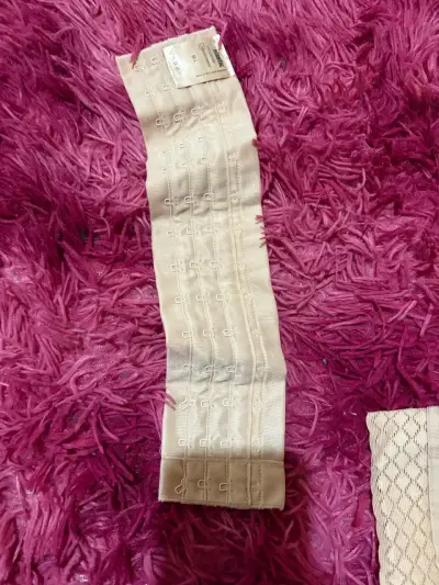 Faja postoperatoria beige con cierre NUEVA - miniatura 4